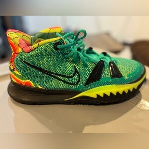Nike Kyrie 7 Ky-D Weatherman Men  Size 8.5  (excellent condition)
